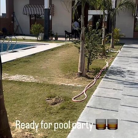 The Jungle Retreat Hotel Ghaziabad Bagian luar foto
